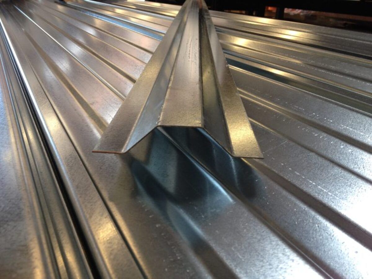 Galvanized profile standing on corrugated decking